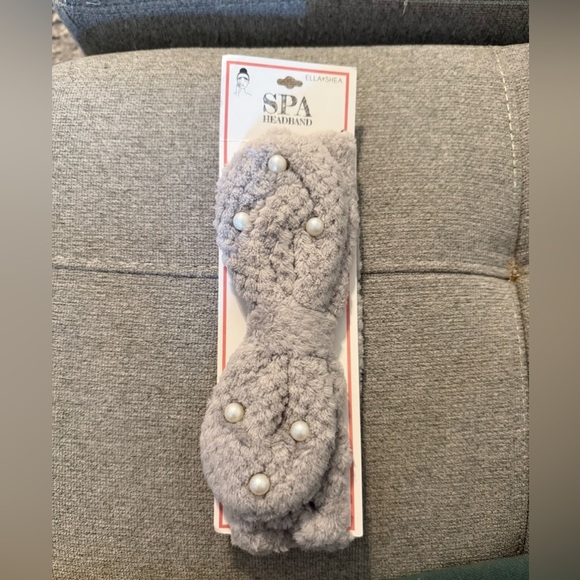 Francesca's Collections Gray Headband with Pearls - Picture 2 of 4